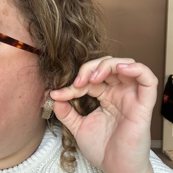 Jewelry - 4/$50 Gold Textured Hoop Earrings VTG mesh 😊